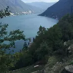 Samgiuvino Nyaraló *