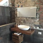 Samgiuvino Nyaraló *